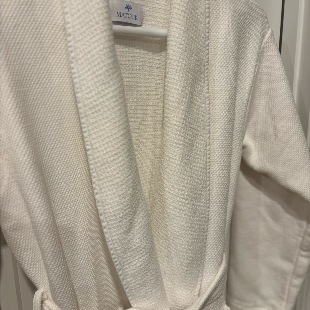 Matouk White Textured Robe - Picture 2 of 6